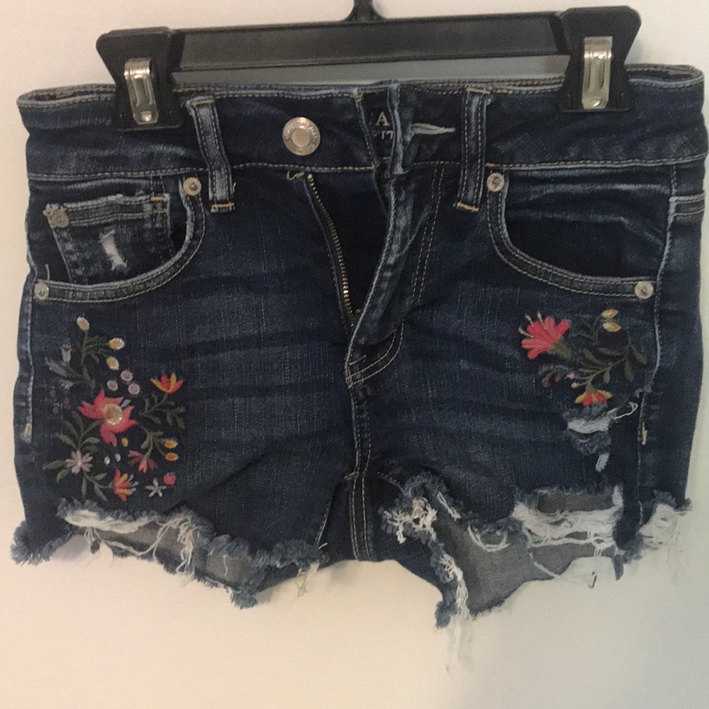 ae embroidered ripped short